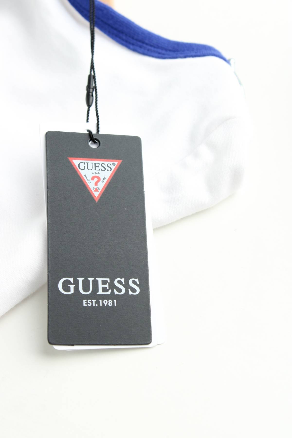 Детско боди Guess3