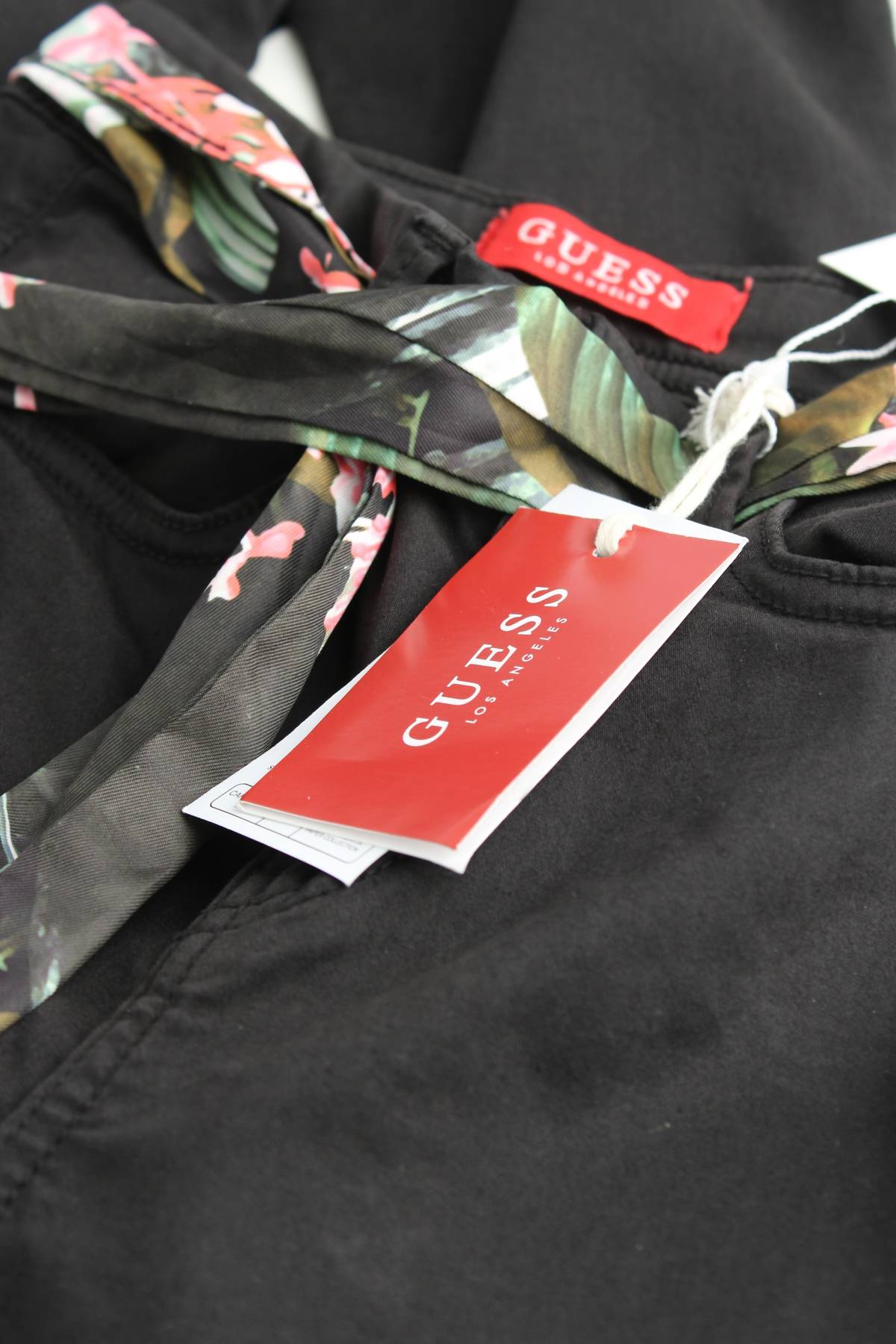 Дамски панталон Guess3