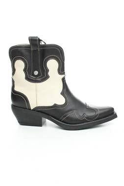 Γυναικεία μποτάκια Steve Madden1