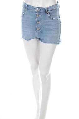 Γυναικεία τζιν σορτσάκια Guess1 - Contourshop.gr Γυναικεία τζιν σορτσάκια Guess1