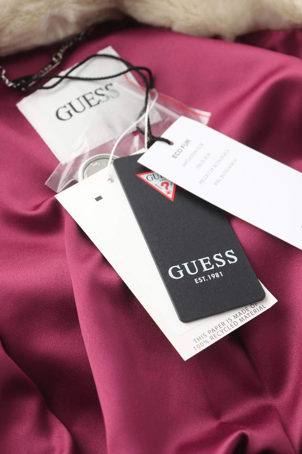 Дамско палто Guess4