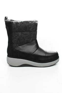 Γυναικείες μπότες Clarks1
