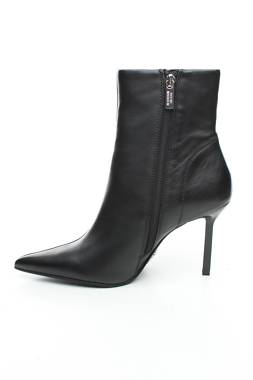 Γυναικεία μποτάκια Steve Madden1