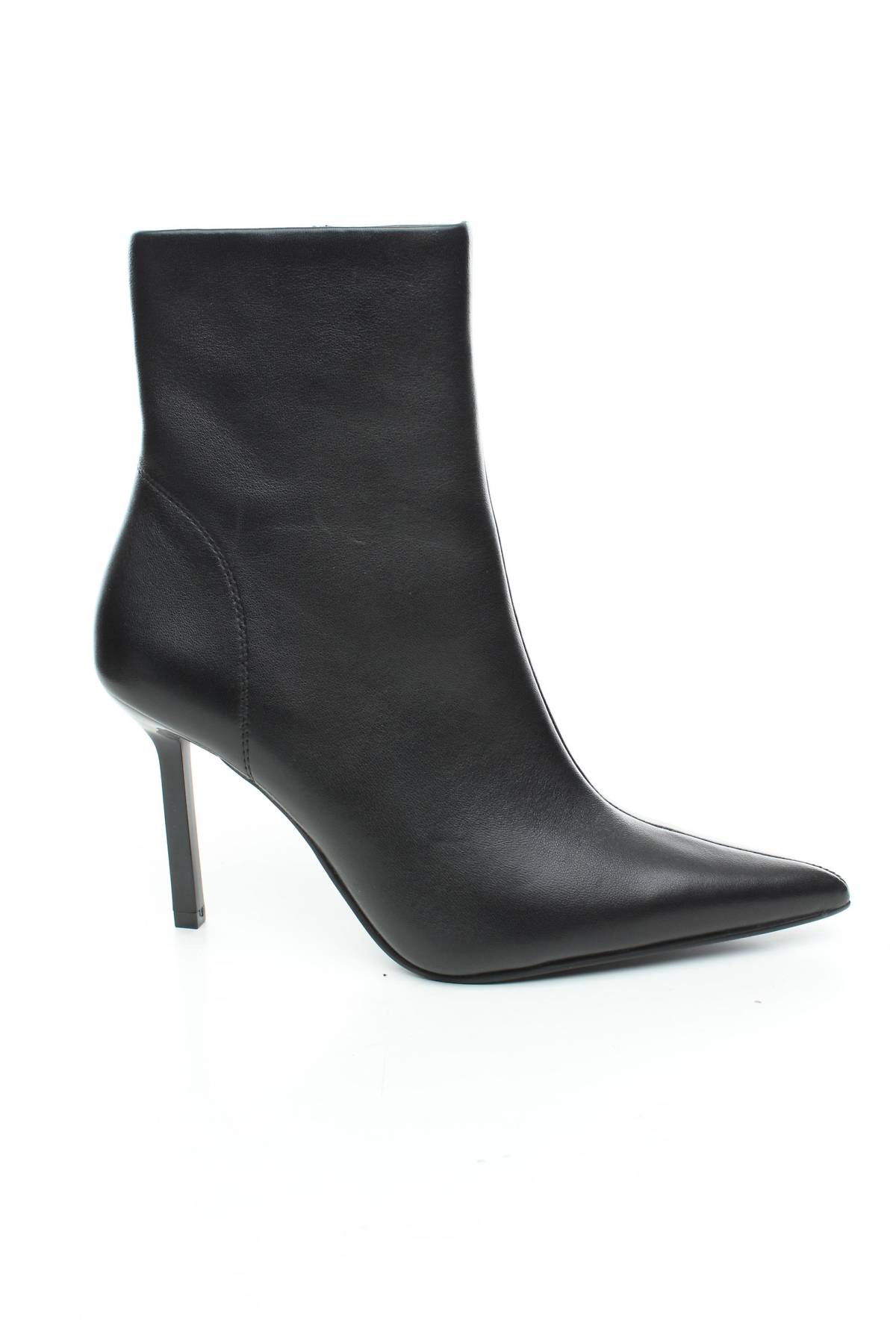 Γυναικεία μποτάκια Steve Madden5