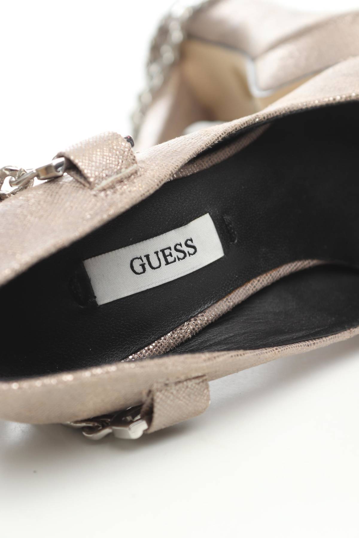 Γυναικεία παπούτσια Guess5