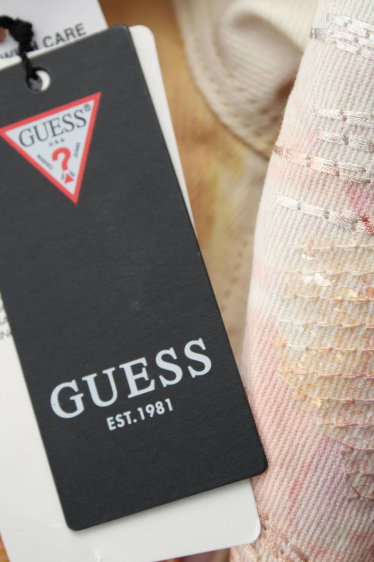 Γυναικεία τζιν Guess3 - Contourshop.gr Γυναικεία τζιν Guess3