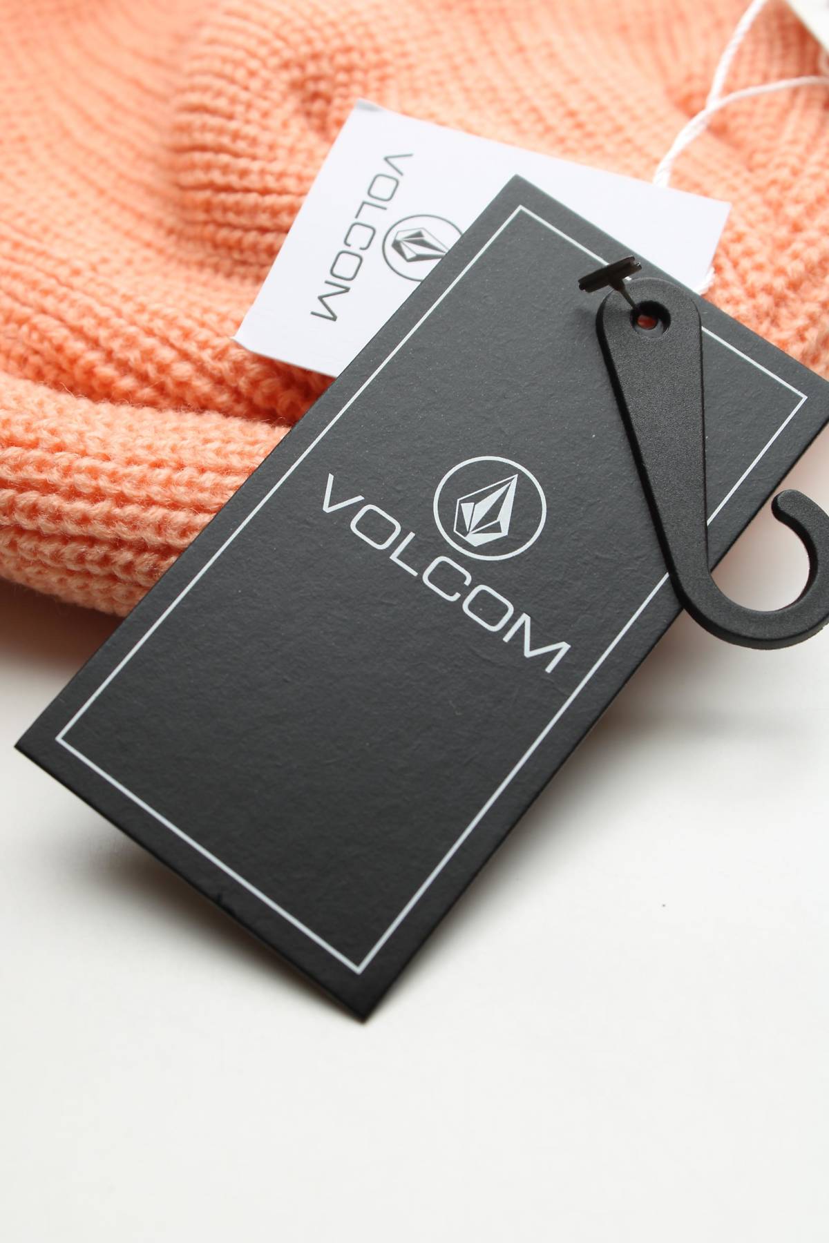 Шапка Volcom3