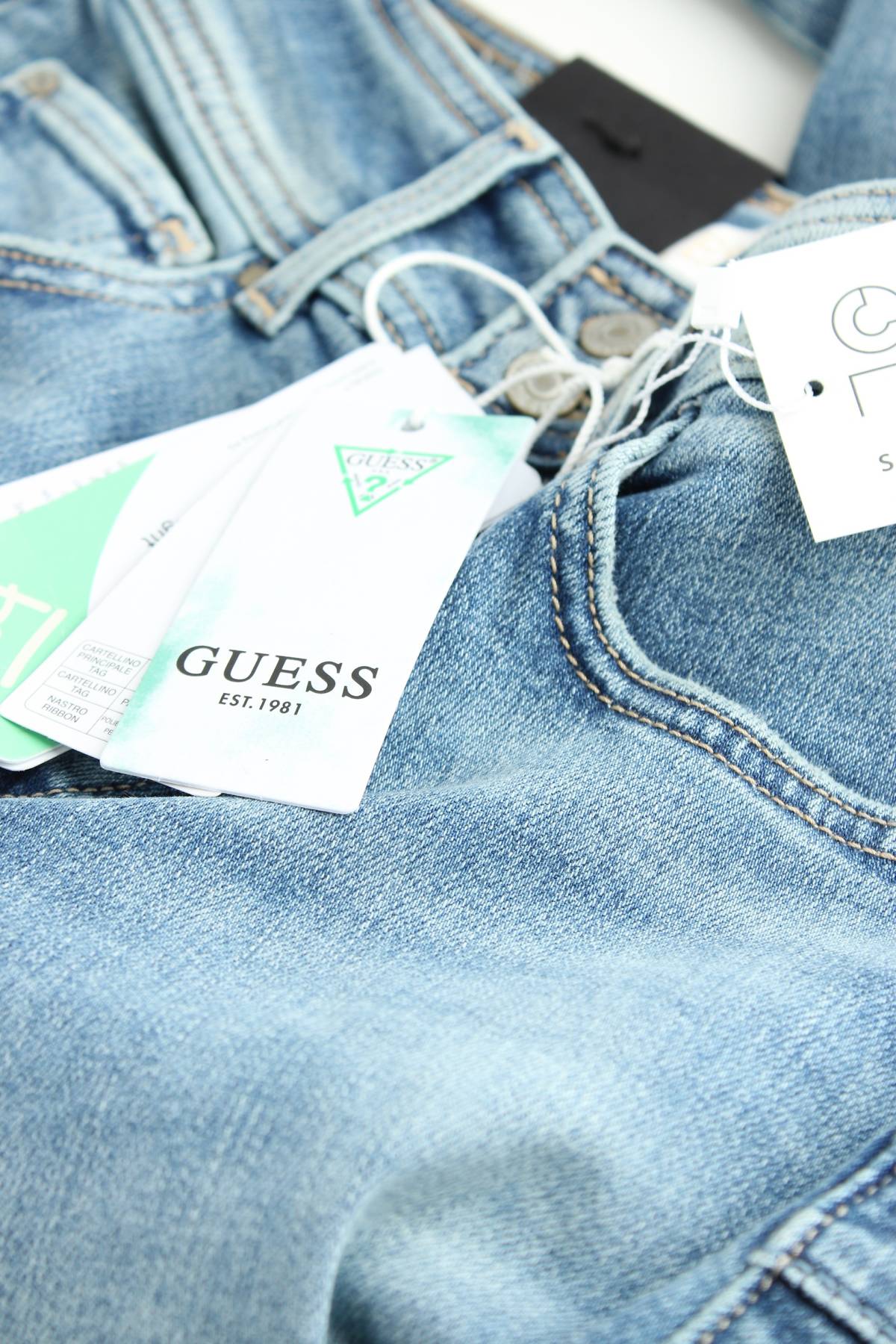 Γυναικεία τζιν Guess3