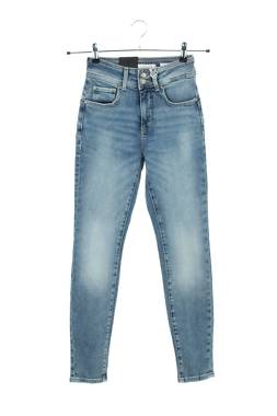 Γυναικεία τζιν Guess1
