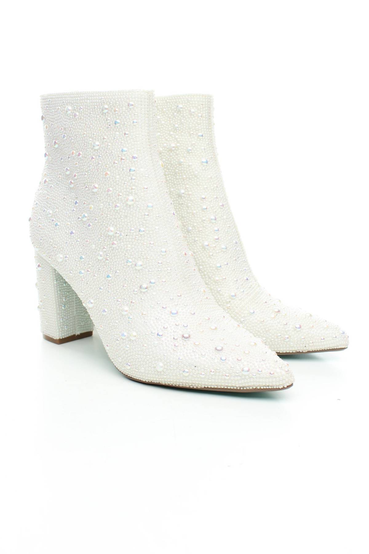 Γυναικεία μποτάκια Betsey Johnson3