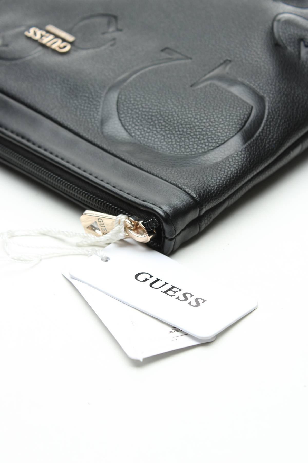 Νεσεσέρ Guess4