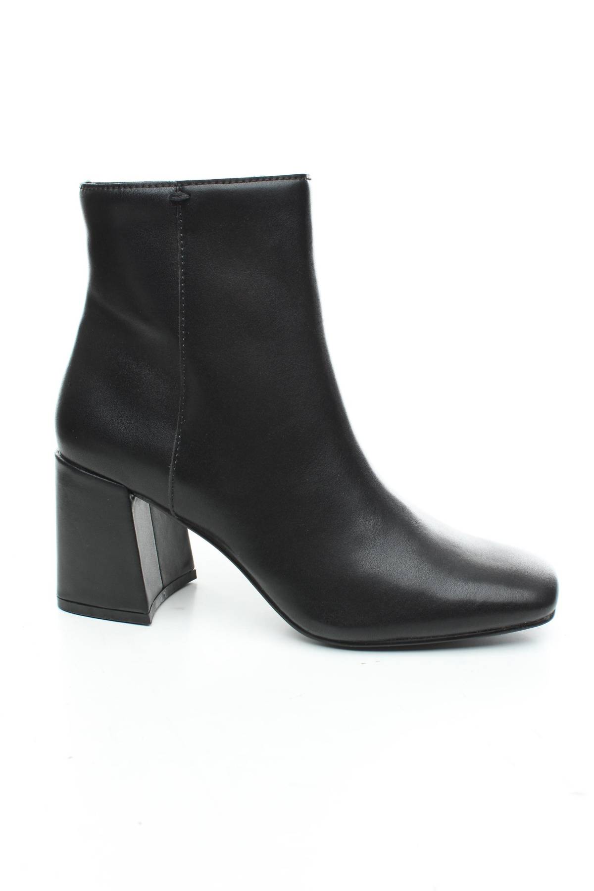 Γυναικεία μποτάκια Steve Madden1