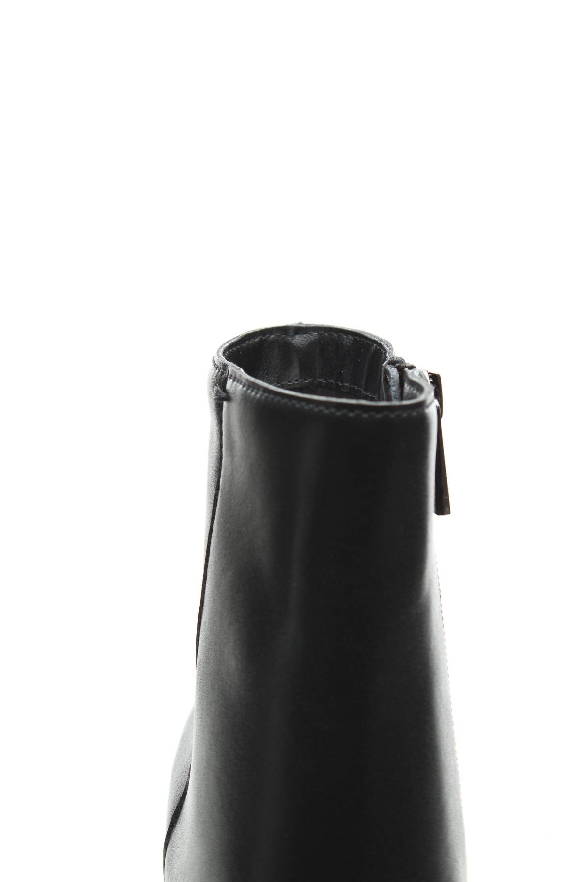 Γυναικεία μποτάκια Steve Madden5