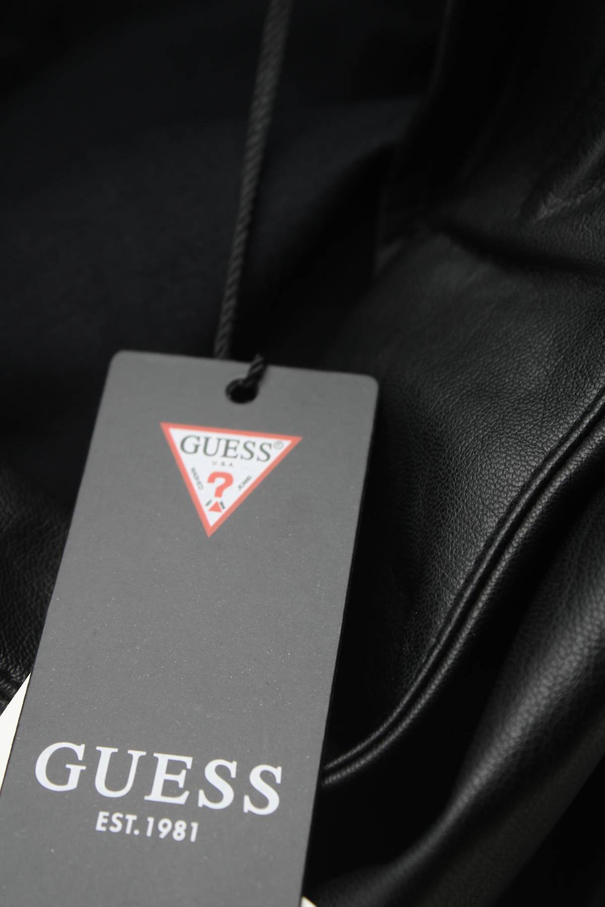 Дамски кожен панталон Guess3