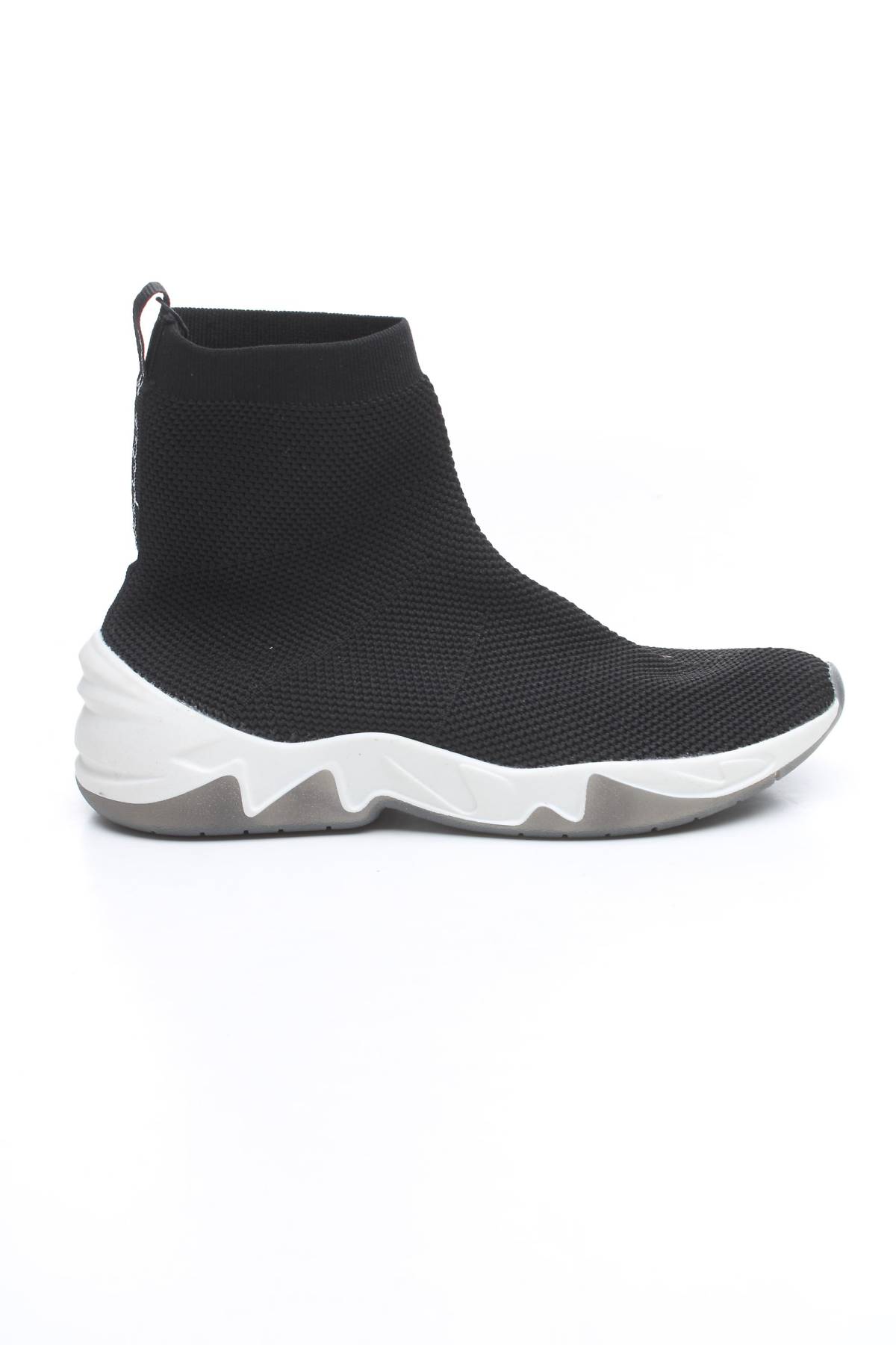 Αθλητικά παπούτσια Bershka1 - Contourshop.gr Αθλητικά παπούτσια Bershka1