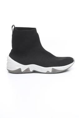Αθλητικά παπούτσια Bershka1 - Contourshop.gr Αθλητικά παπούτσια Bershka1