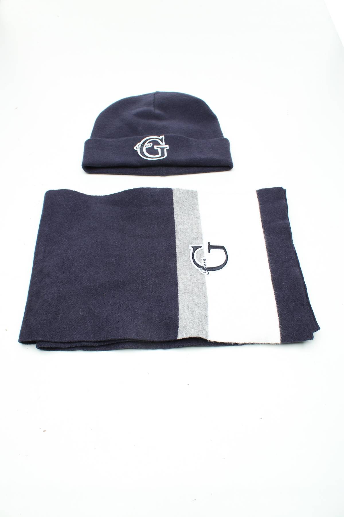 Детски комплект Guess1