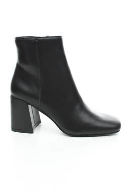 Дамски боти Steve Madden1