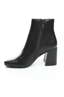 Дамски боти Steve Madden2