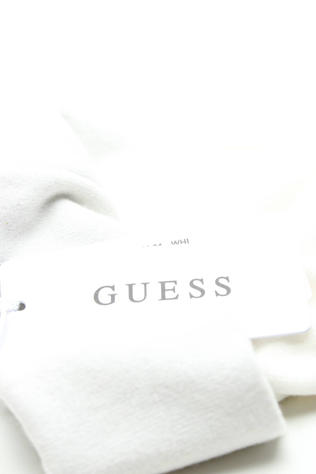 Шапка Guess3