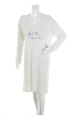 Дамска нощница Triumph1