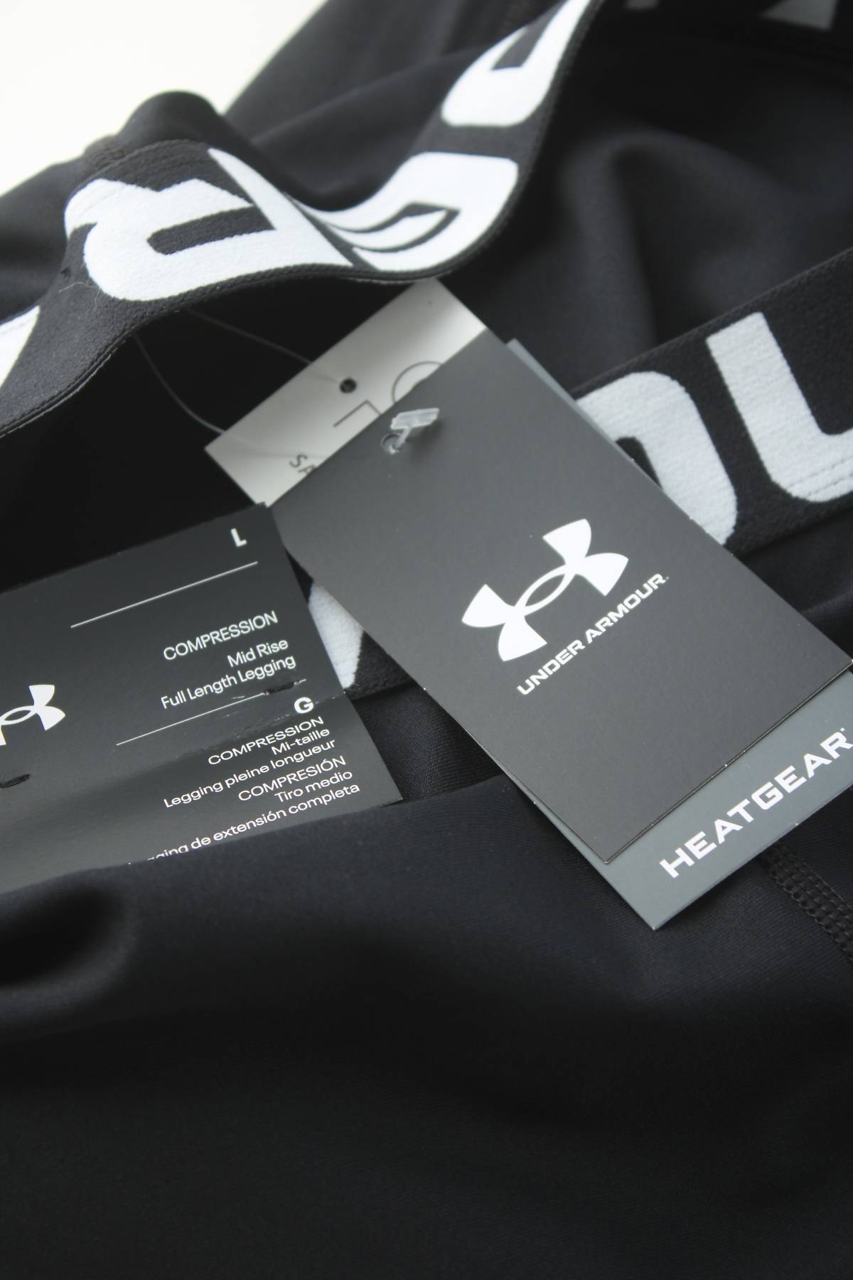 Дамски спортен клин Under Armour3