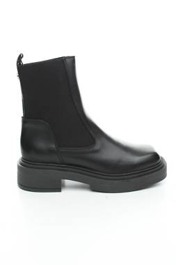 Γυναικεία μποτάκια Steve Madden1