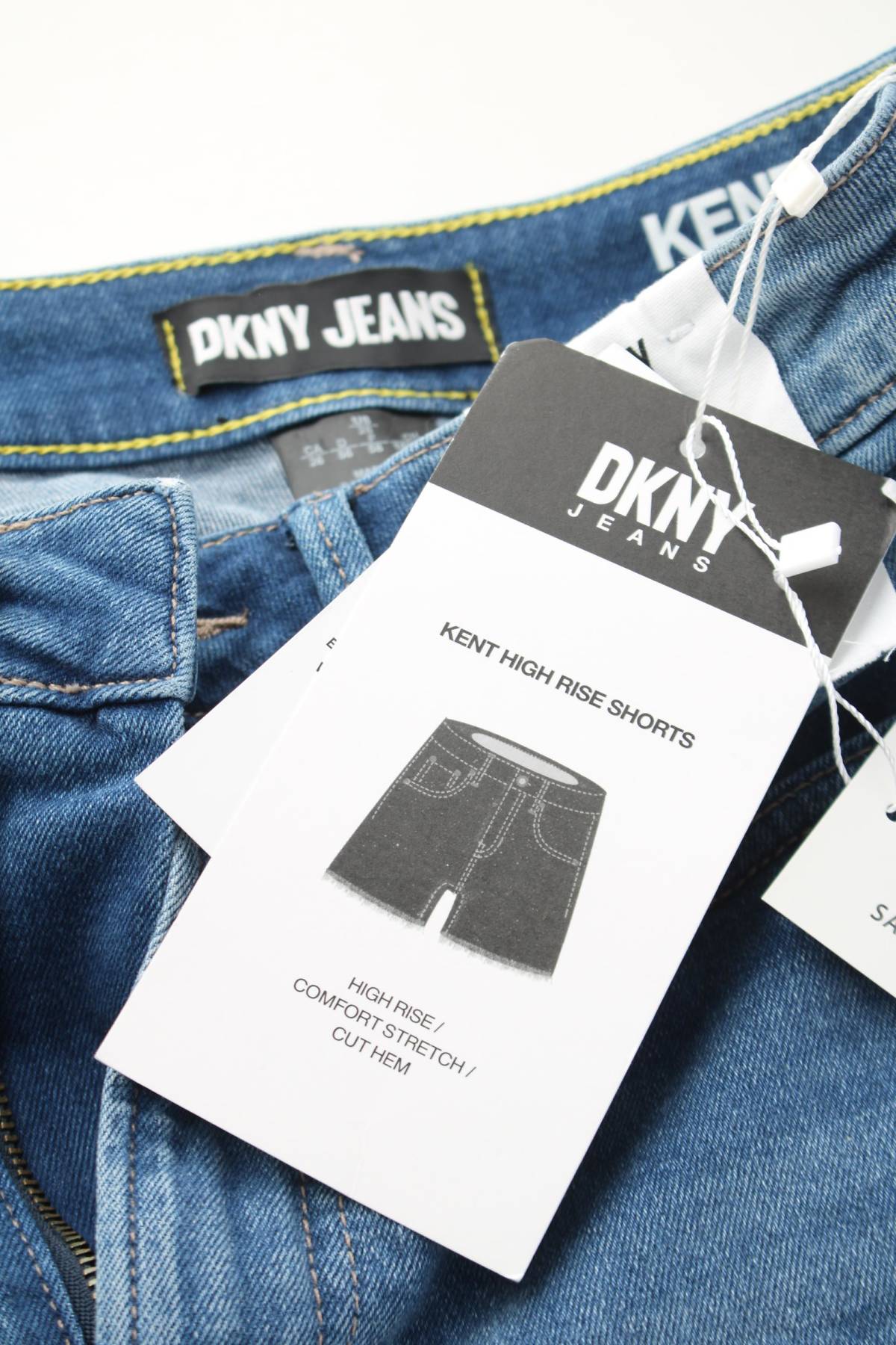 Γυναικεία τζιν σορτσάκια DKNY Jeans3 - Contourshop.gr Γυναικεία τζιν σορτσάκια DKNY Jeans3