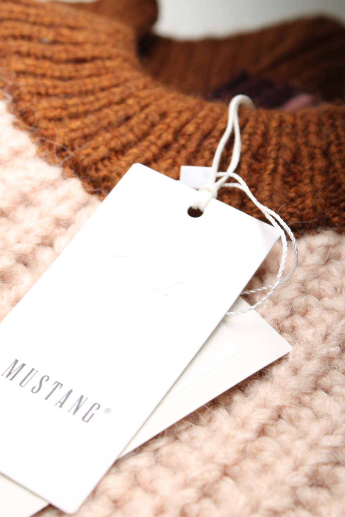 Дамски пуловер Mustang3