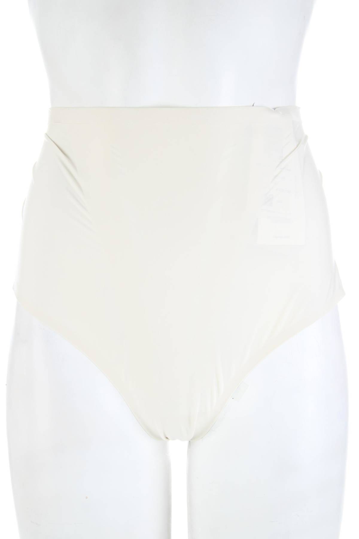 Стягащо бельо Triumph1