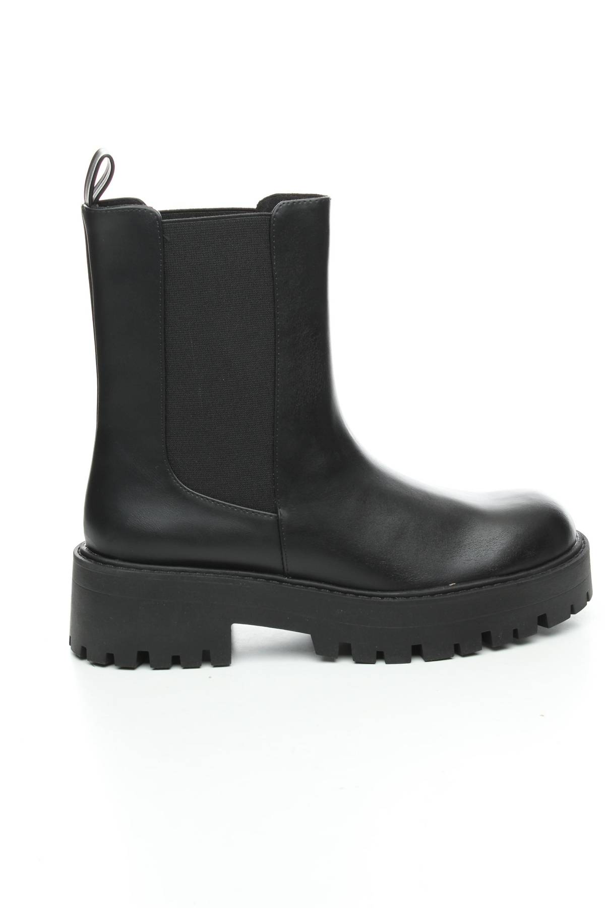 Γυναικεία μποτάκια Pull & Bear1