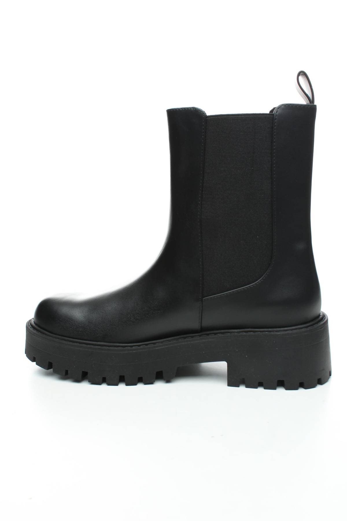 Γυναικεία μποτάκια Pull & Bear2