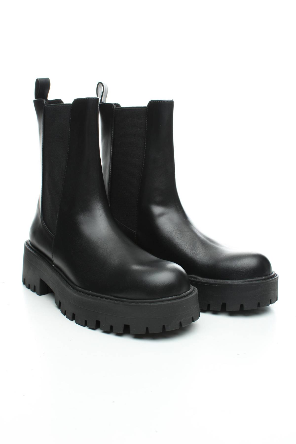 Γυναικεία μποτάκια Pull & Bear3