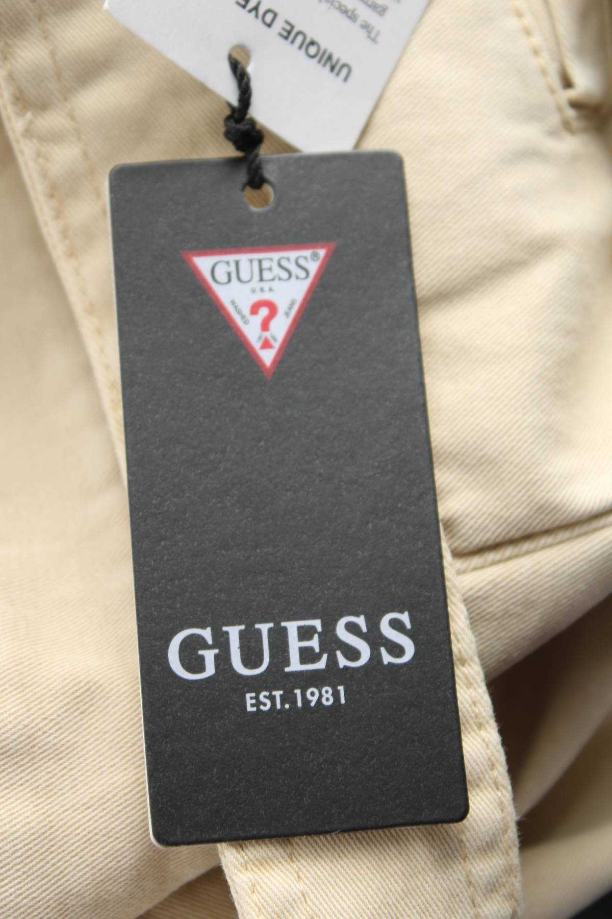 Дамски панталон Guess3
