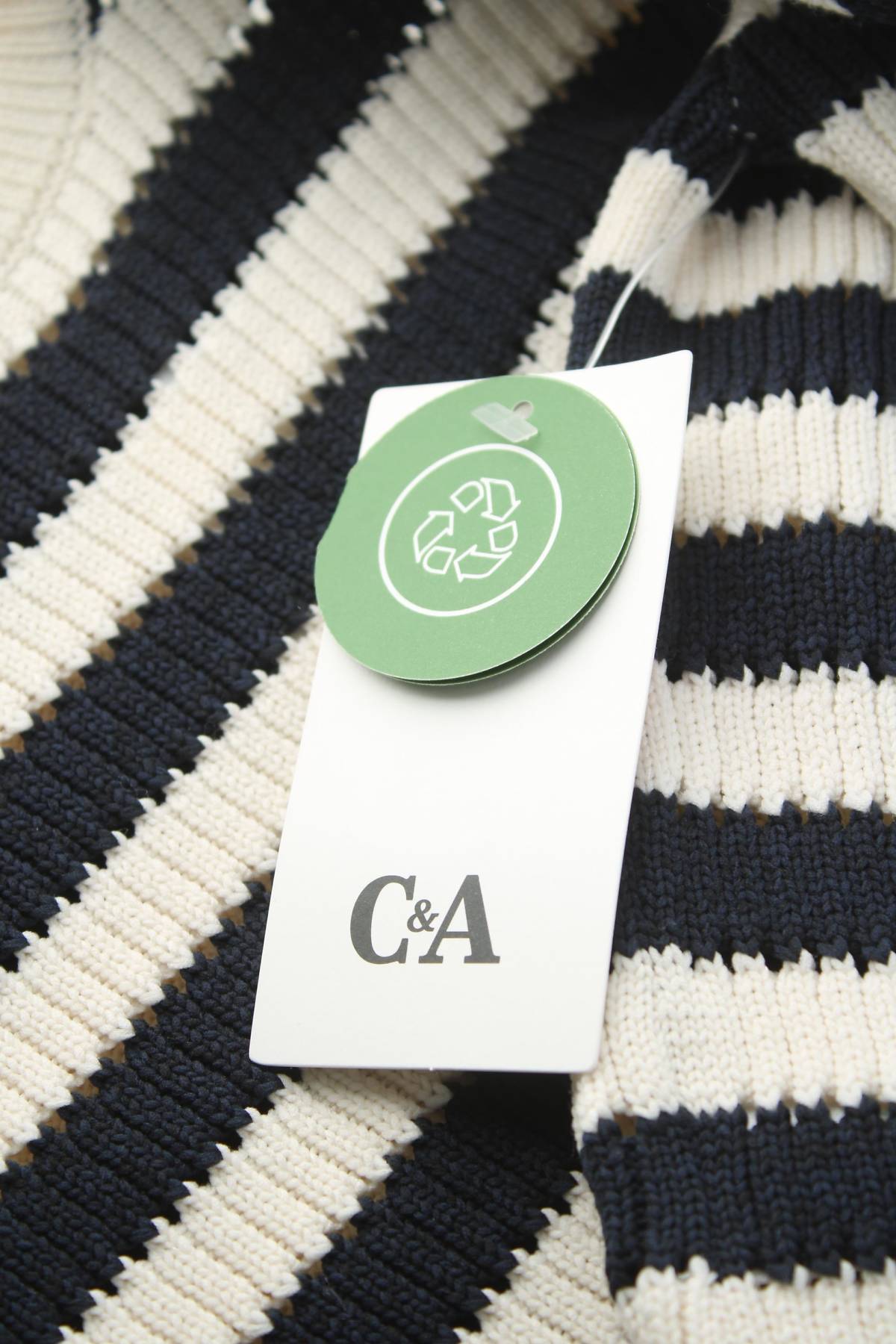 Детски пуловер C&A3 - Contour.bg Детски пуловер C&A3