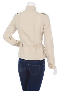 Дамско яке Bershka2 - Contour.bg Дамско яке Bershka2