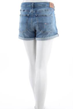 Γυναικεία τζιν σορτσάκια Tommy Jeans2 - Contourshop.gr Γυναικεία τζιν σορτσάκια Tommy Jeans2