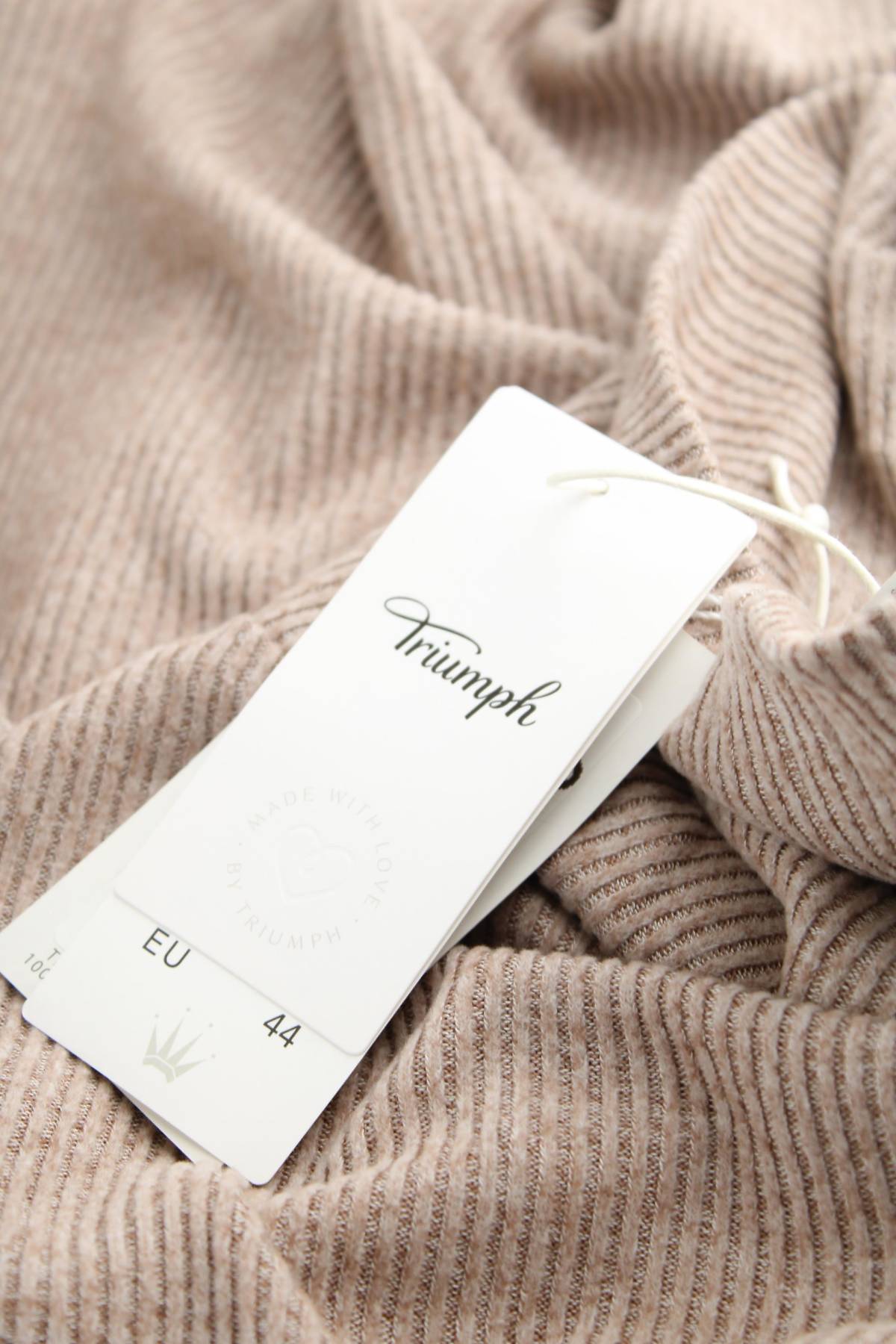 Домашно облекло Triumph3