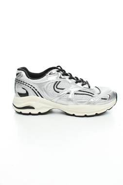 Маратонки Bershka1