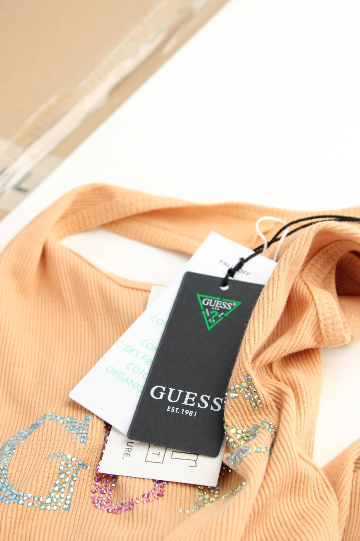 Γυναικείο αμάνικο Guess3 - Contourshop.gr Γυναικείο αμάνικο Guess3