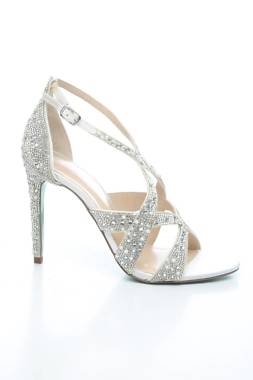 Σανδάλια Betsey Johnson1