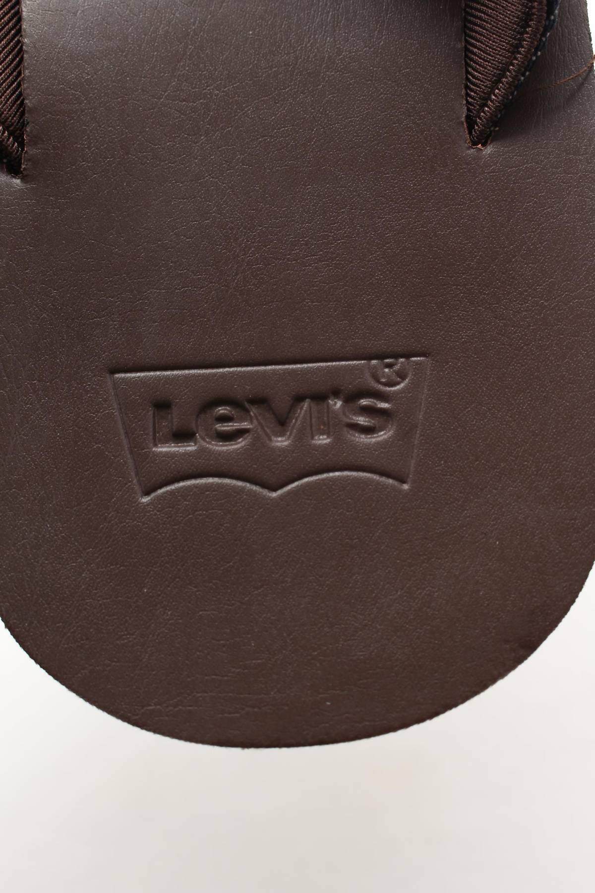 Πέδιλα Levi's5