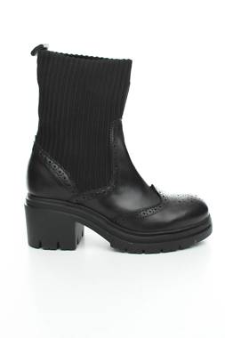 Дамски боти Inuovo1