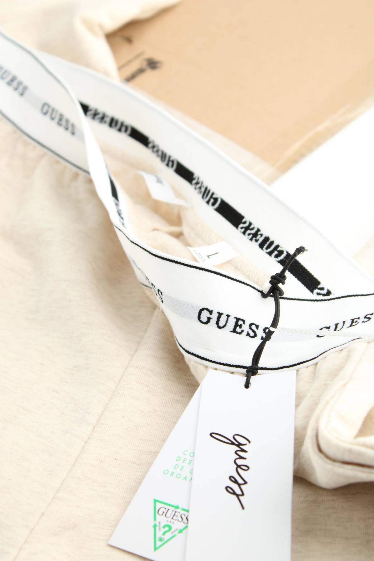 Дамско спортно долнище Guess3 - Contour.bg Дамско спортно долнище Guess3
