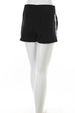 Γυναικεία σορτς Adidas Originals2