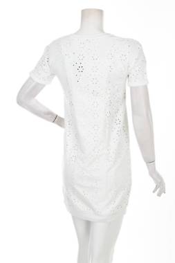 Φορέματα Guess2