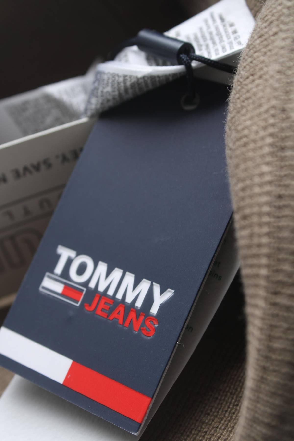 Шапка Tommy Jeans3