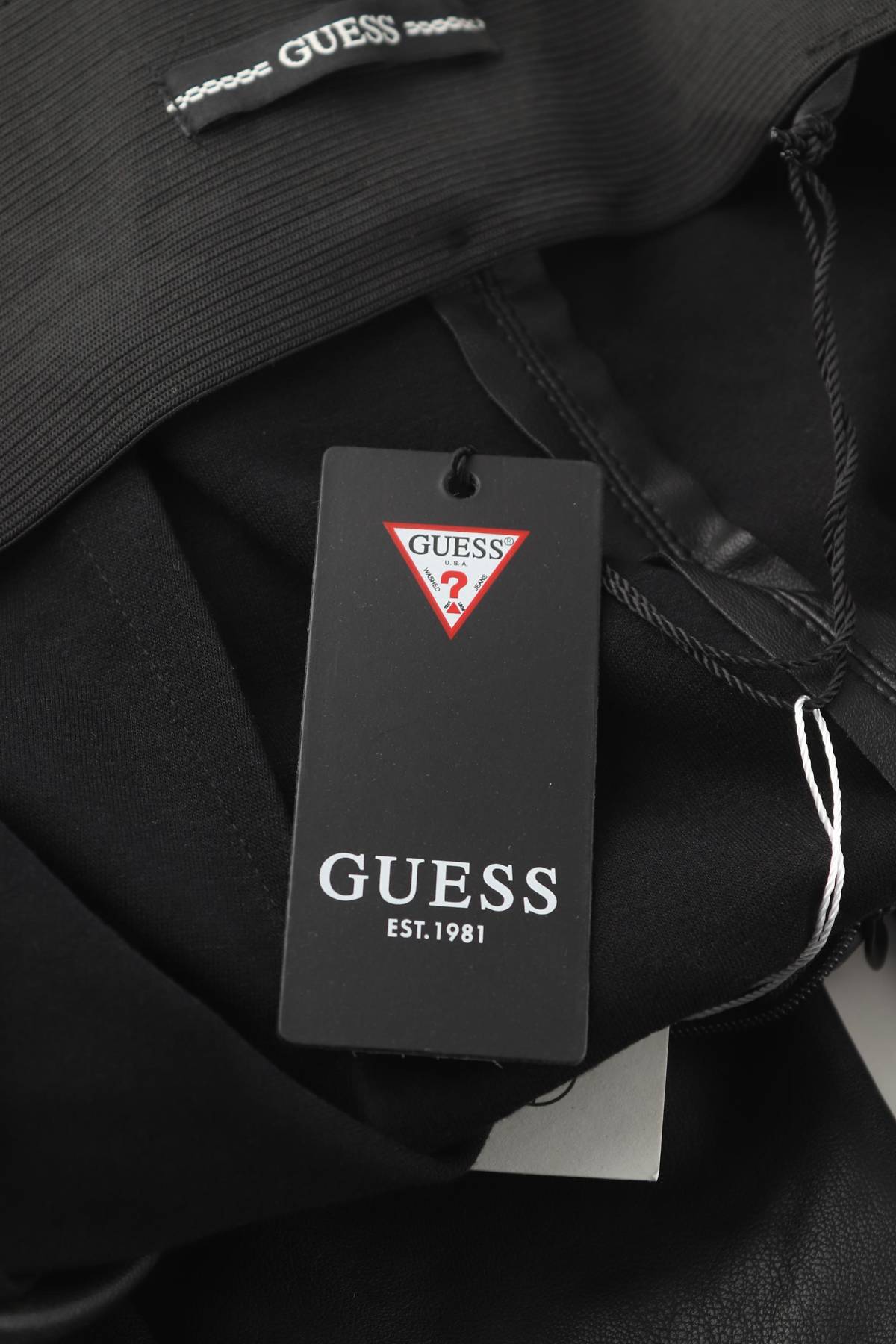 Γυναικείο δερμάτινο παντελόνι Guess3