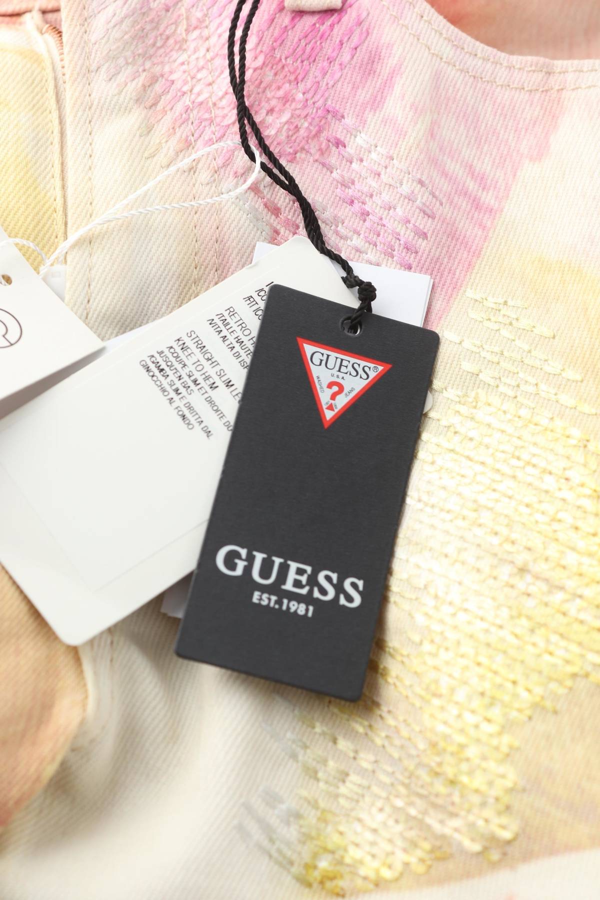 Дамски дънки Guess3 - Contour.bg Дамски дънки Guess3