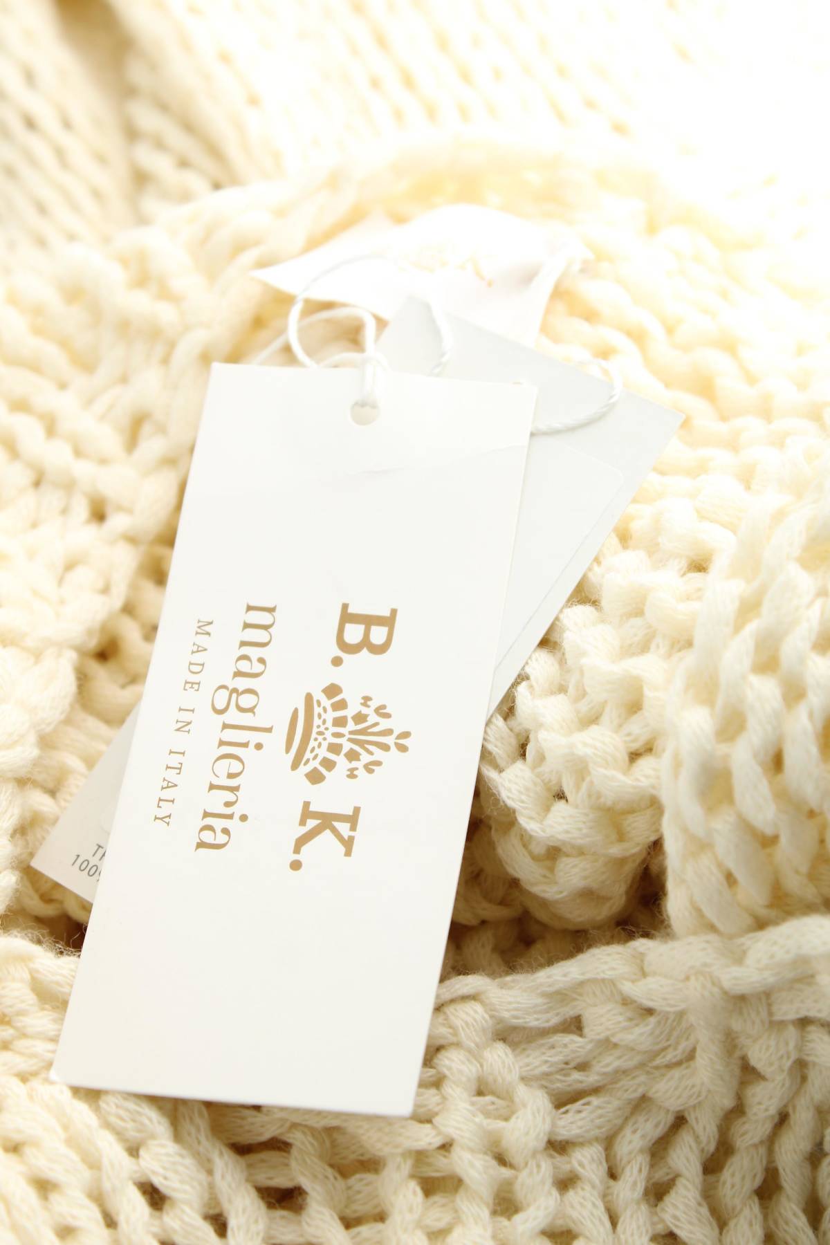 Дамски пуловер B. K.3